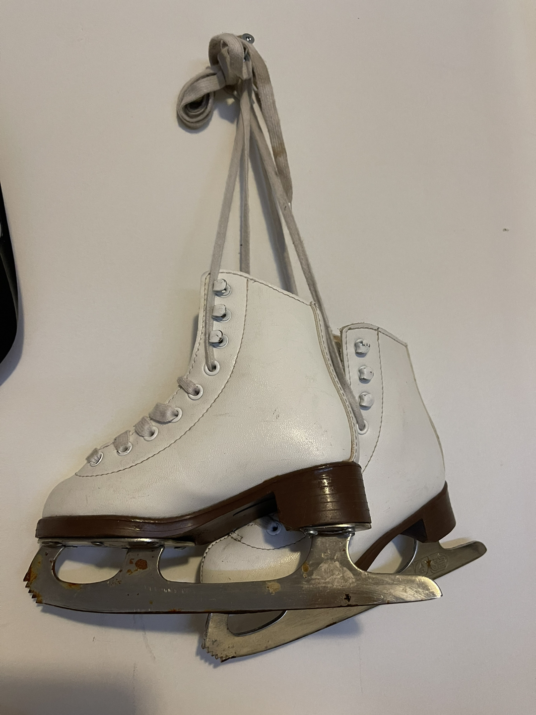 kids ice skate