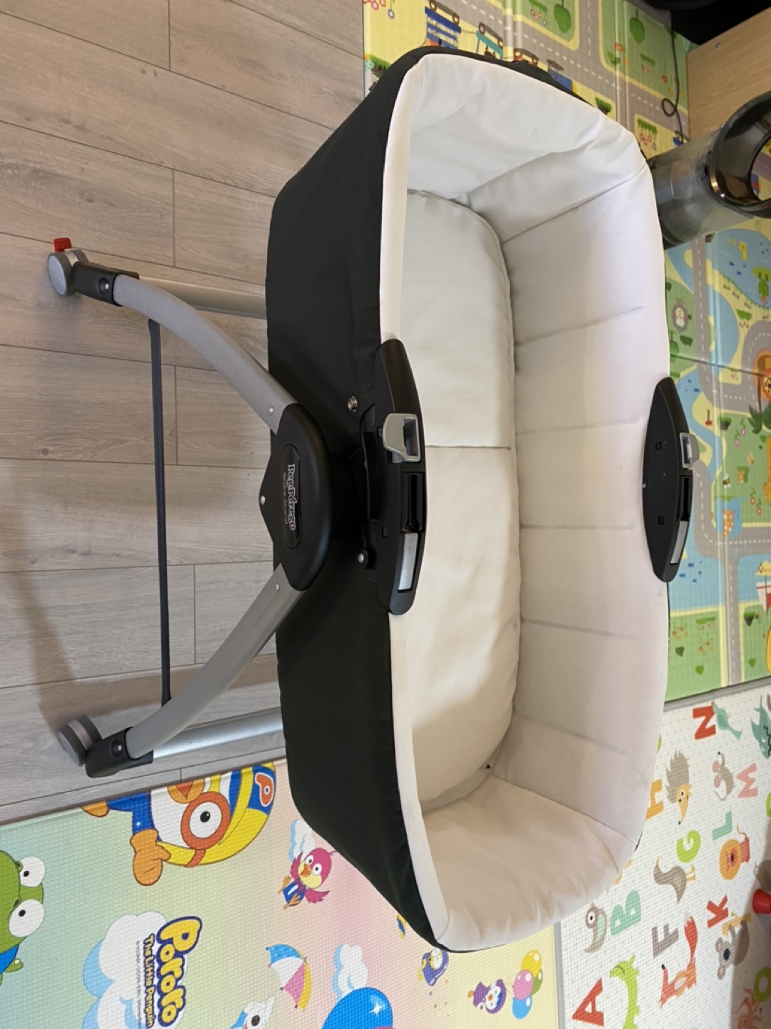 Bassinet (아기 침대)