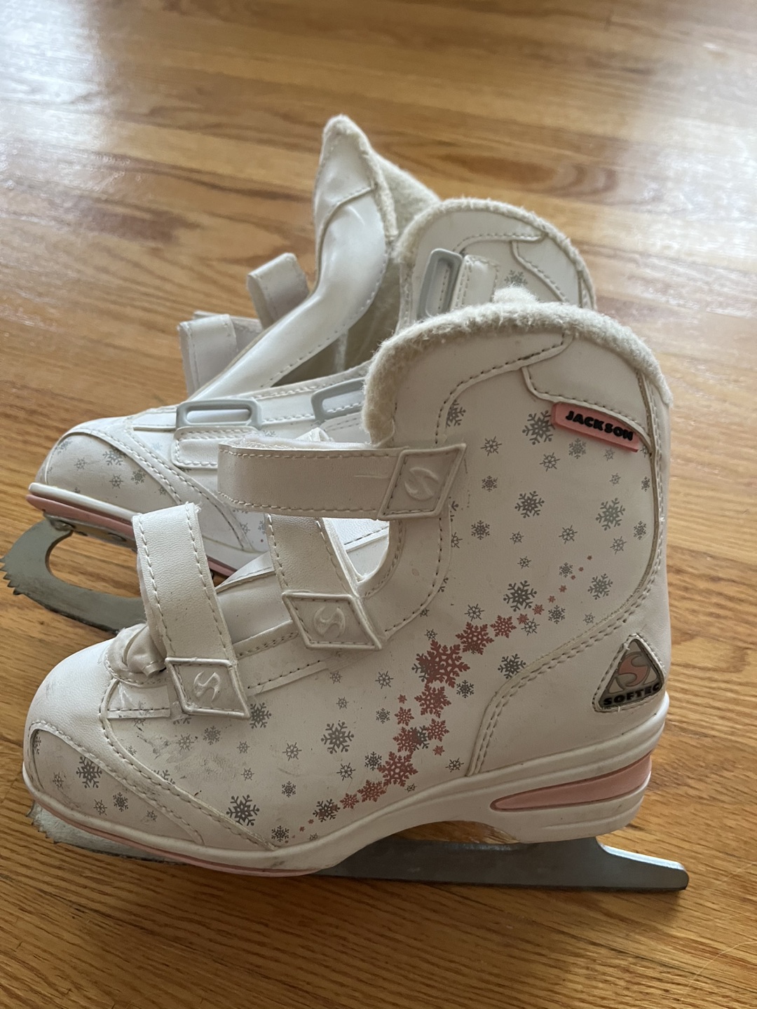 Girl’s skates size 2 thumbnail