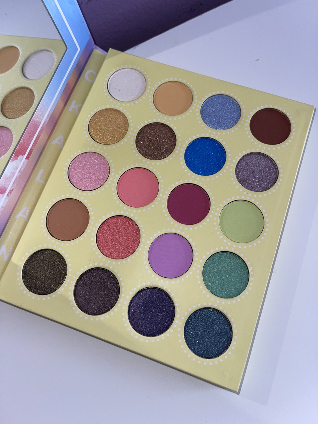 Paradise 2 eyeshadow palette BY OKALAN - photo 3