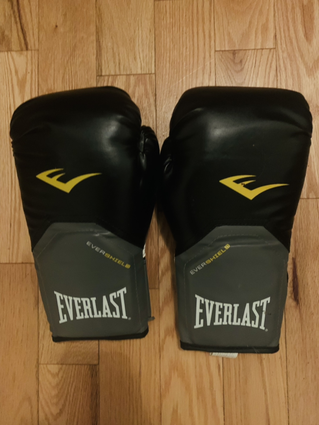 Never Used Women’s Boxing Gloves thumbnail