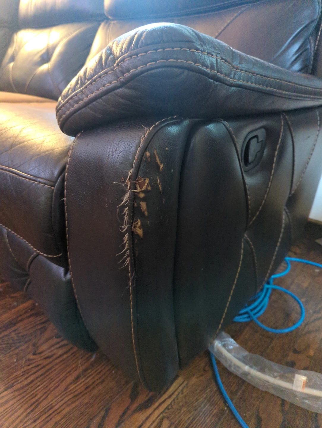 CURB ALERT  WORN RECLINER SECTIONAL COUCH 9'X10' #freecycle image indicator(3)