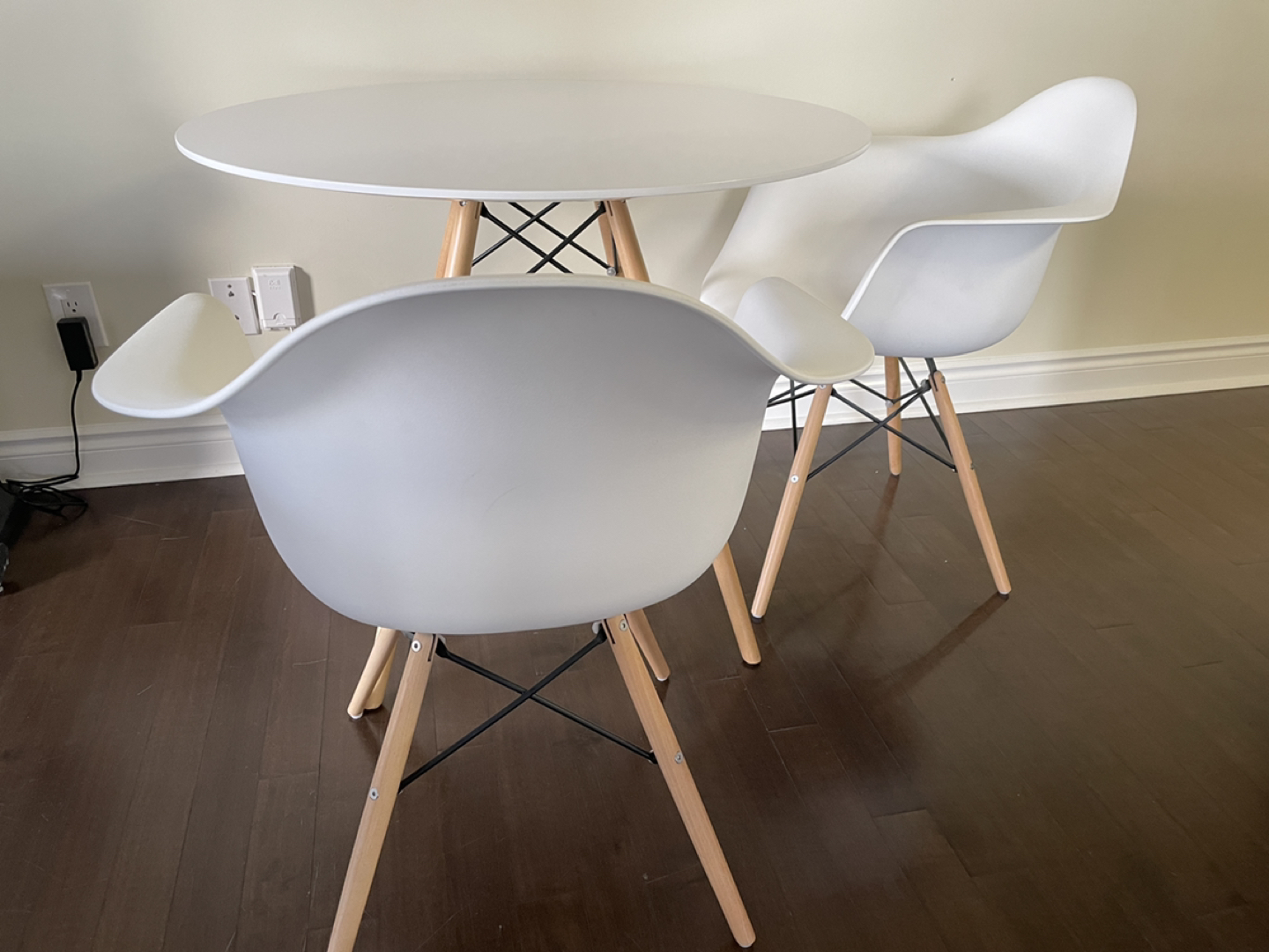 Structube dining table & 2 chairs