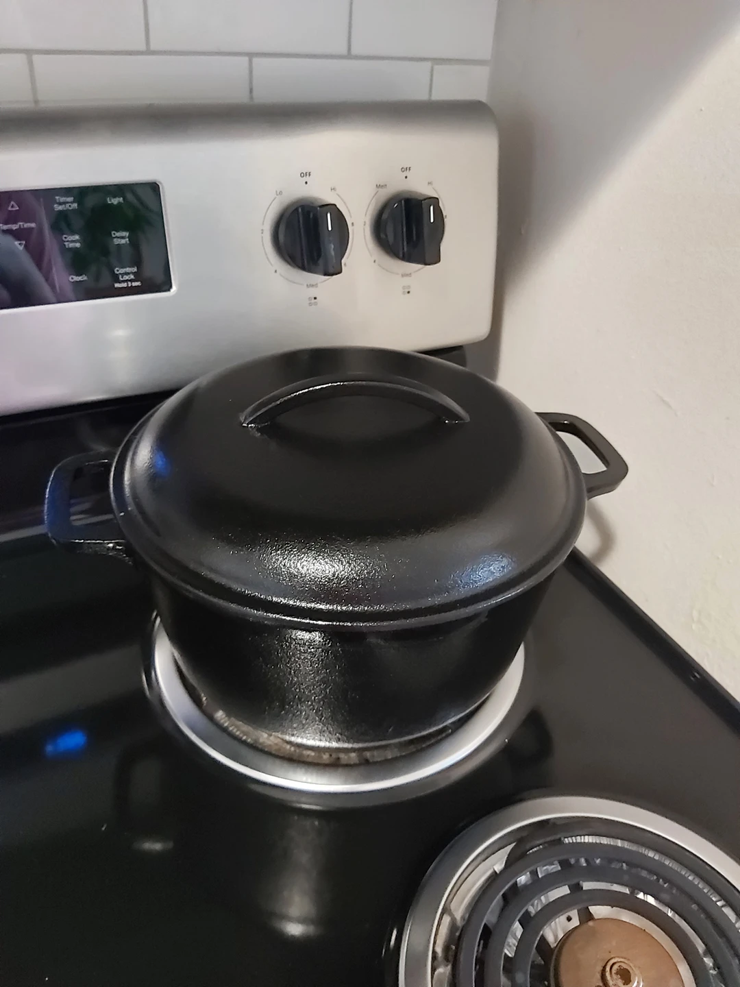 Cast Iron Dutch Oven Pot thumbnail