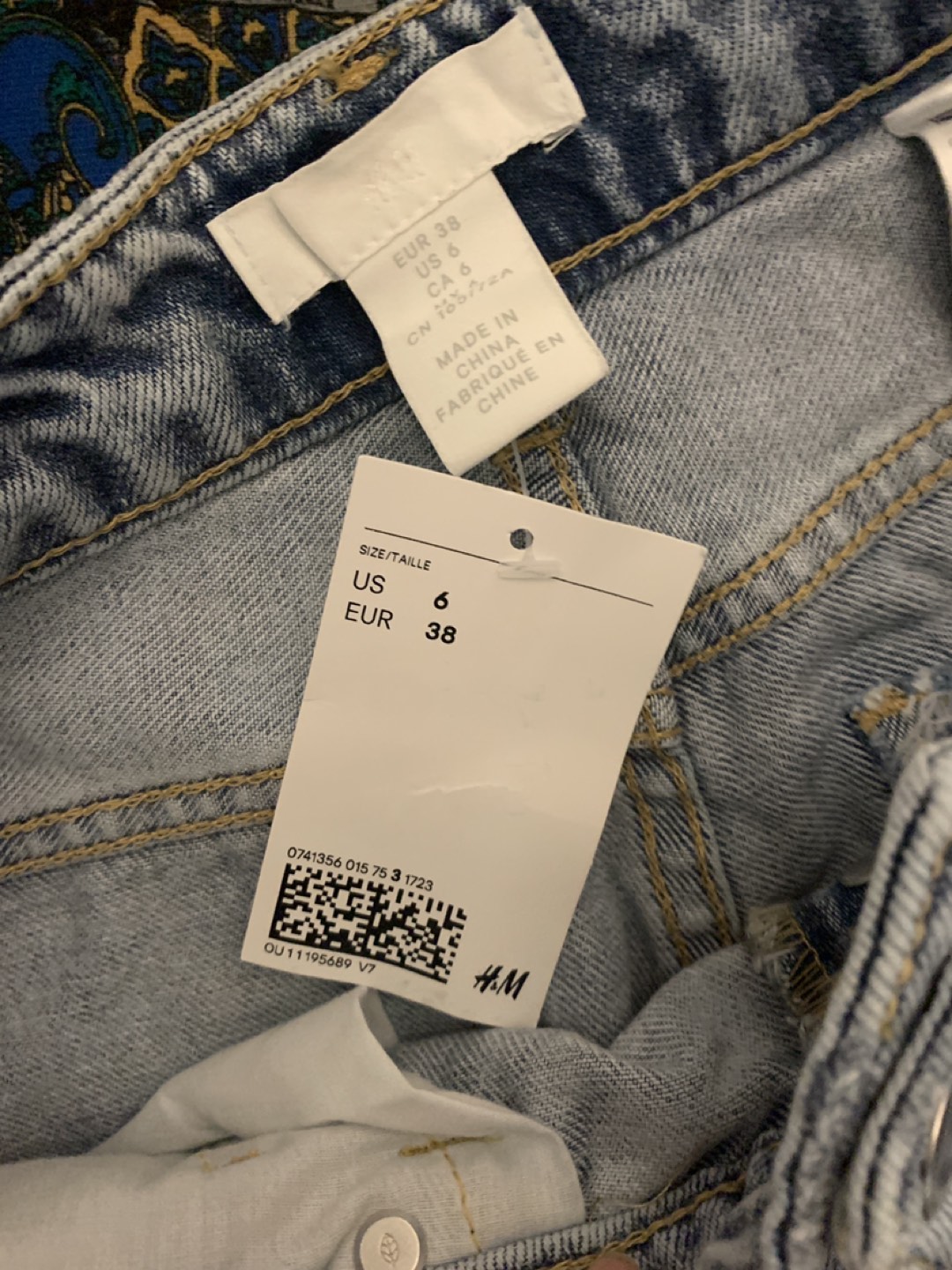 NWT H&M high waisted distressed denim shorts size 6 image indicator(5)