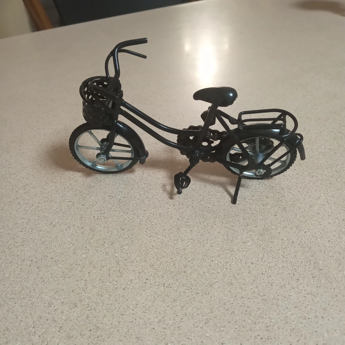 metal bicycle approximately 7"×4"