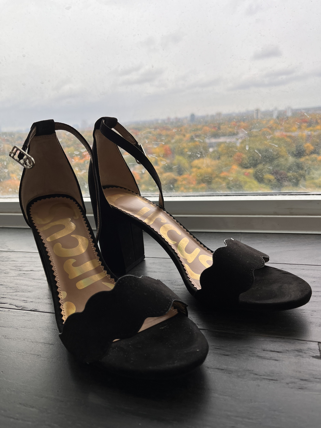 Black heels in great condition thumbnail