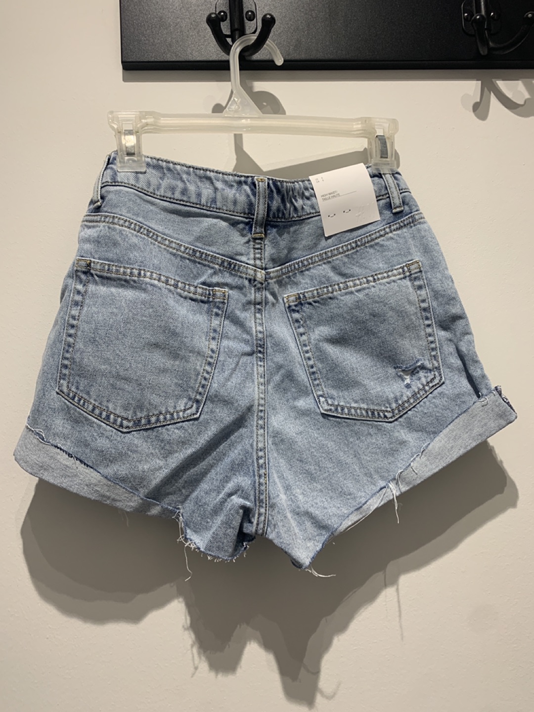 NWT H&M high waisted distressed denim shorts size 6 image indicator(2)