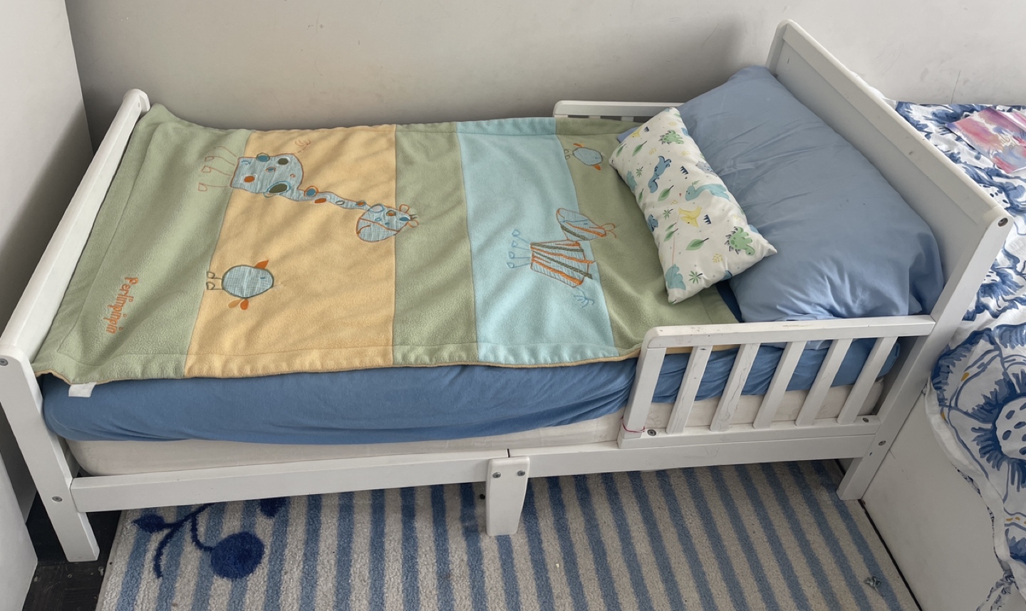 Toddler bed