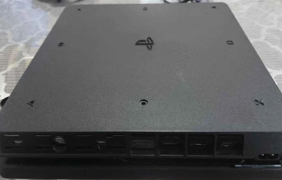 PS4 Slim thumbnail