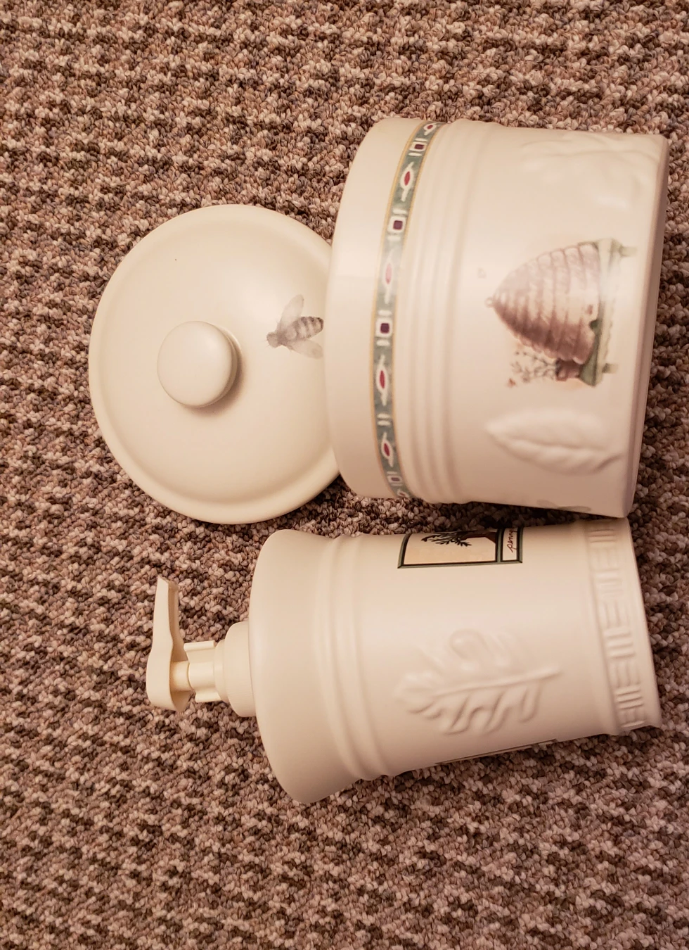 Bathroom Accessories image indicator(3)