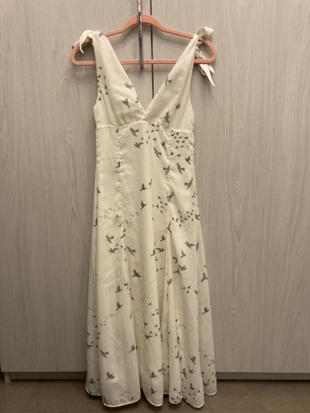 Beautiful white dress thumbnail