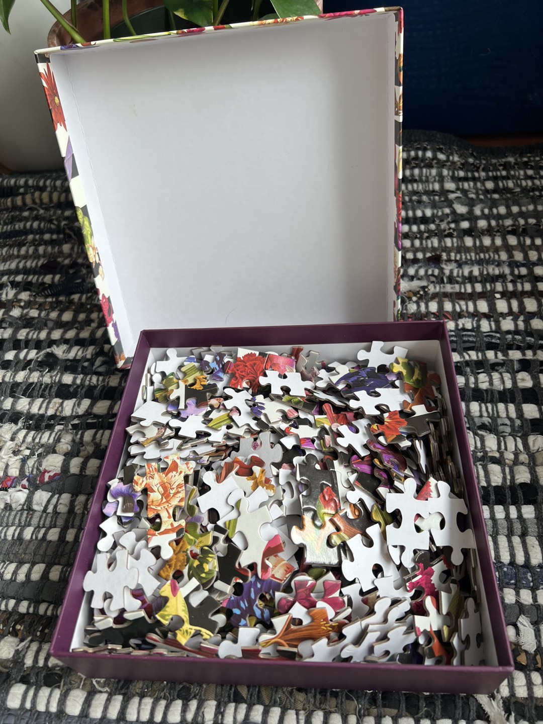Beautiful floral puzzle in great condition image indicator(2)