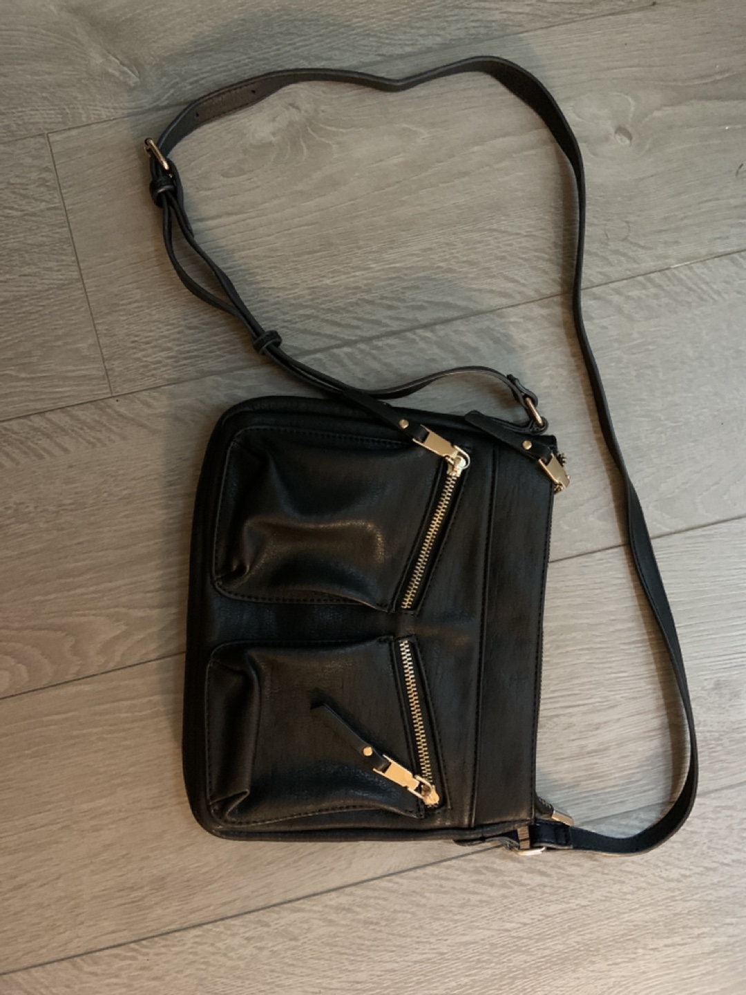 Black purse thumbnail