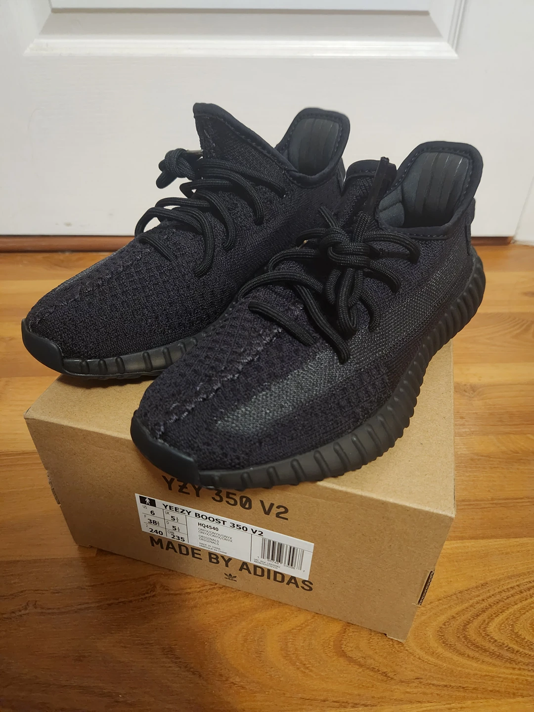 Yeezy Boost 350 V2 Onyx (US 6M/7W)