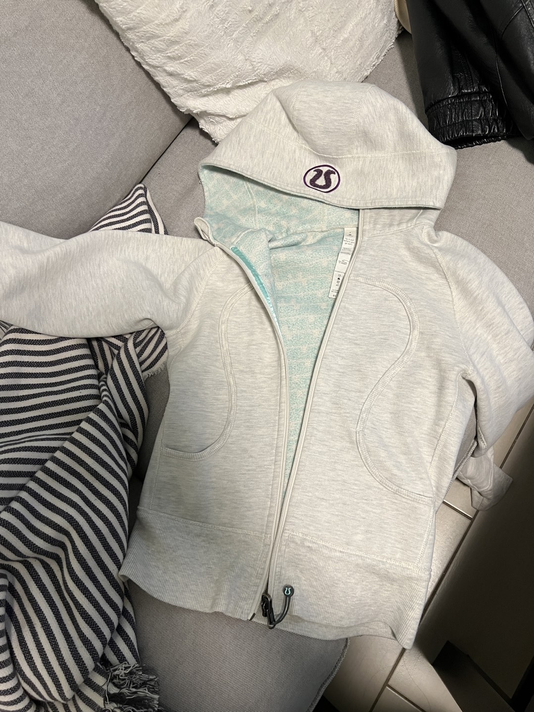 Lululemon Scuba Hoodie image indicator(2)
