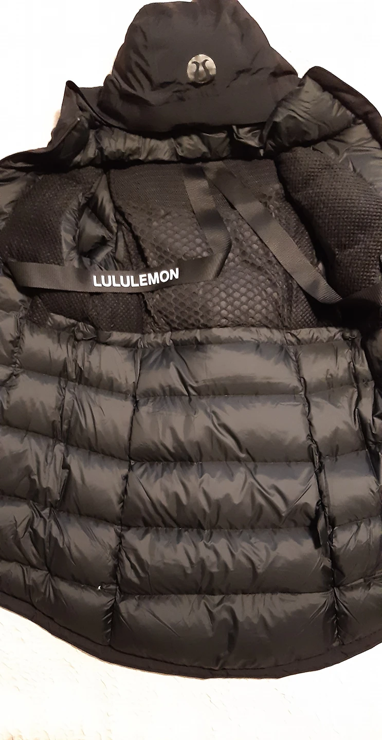 Lululemon Parka image indicator(2)