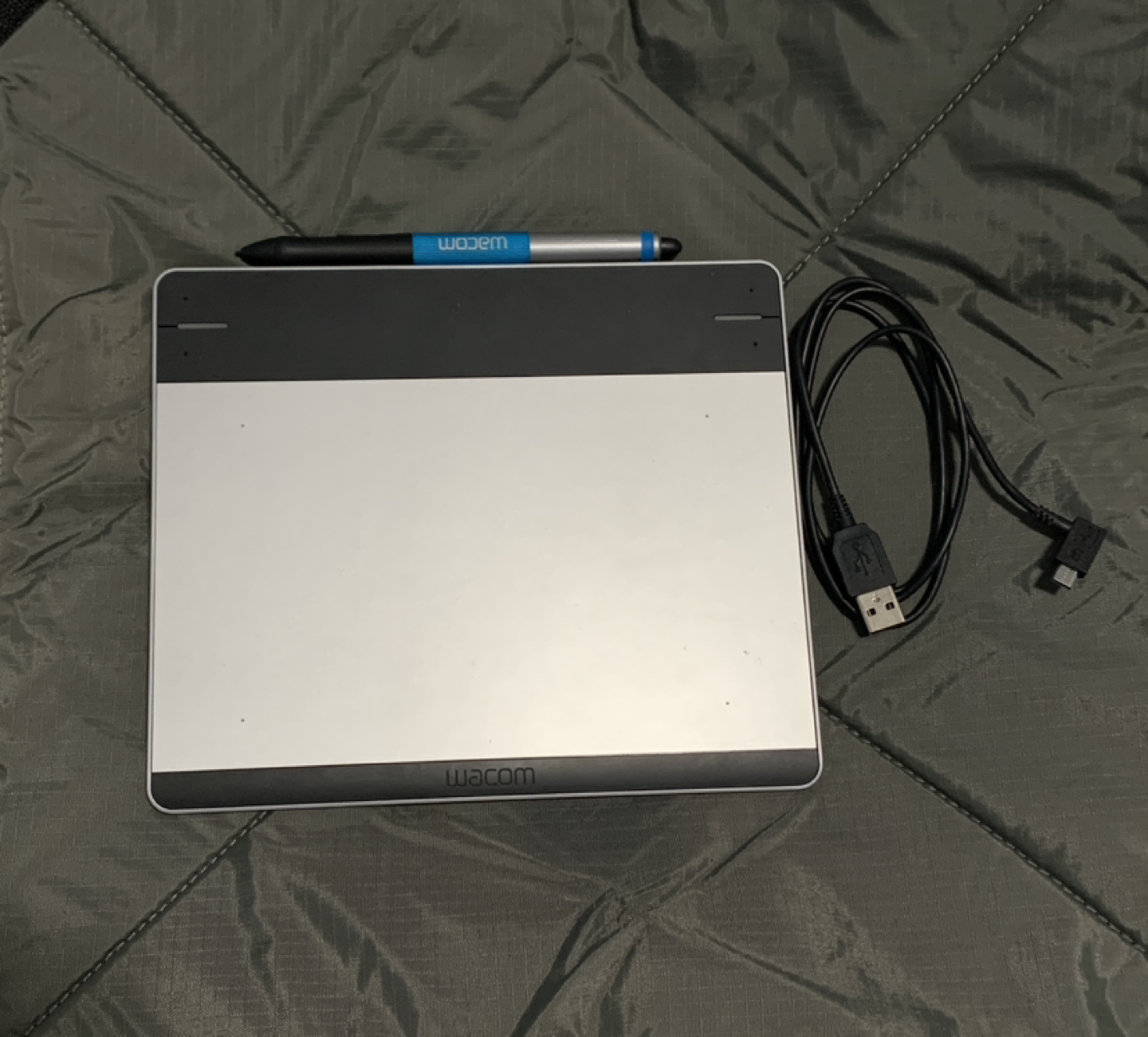 Wacom Intuos Pen and Touch Tablet thumbnail
