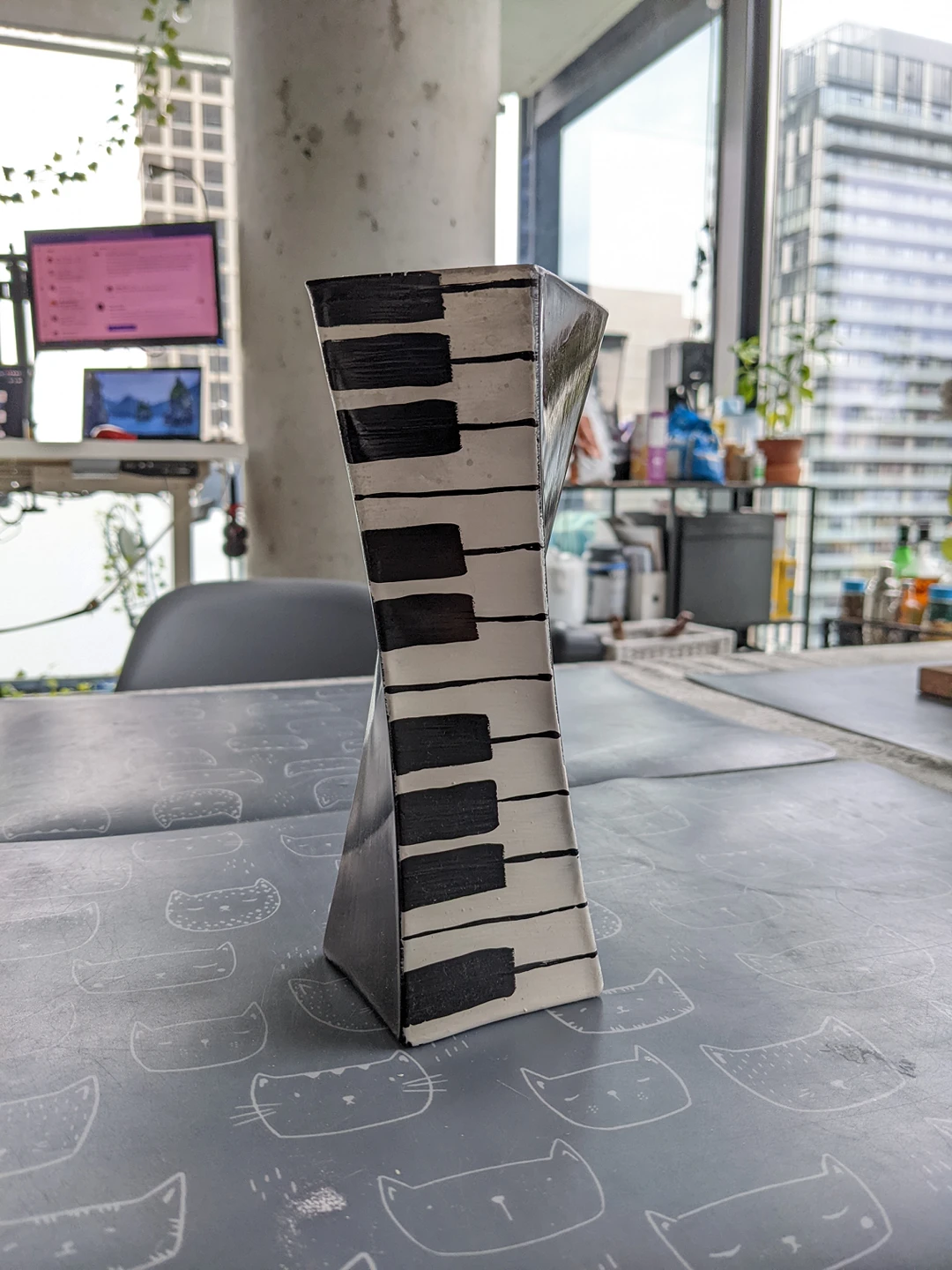 Piano Vase thumbnail
