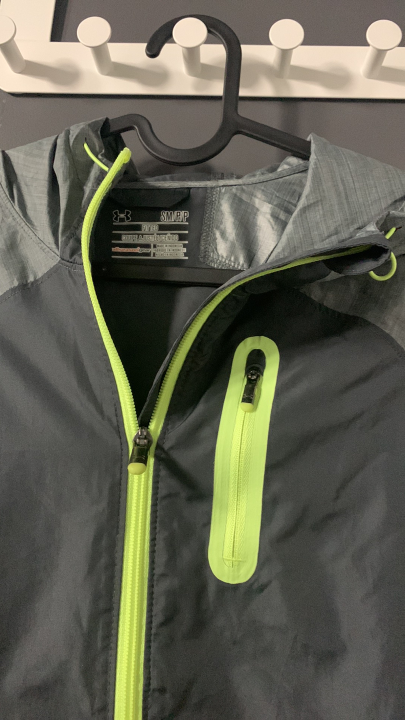 Under Armour women’s jacket XS image indicator(3)