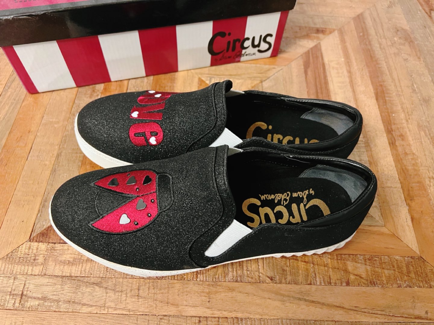 Circus by Sam Eldelman Women Slip on Senaker 7.5M Brand New image indicator(4)