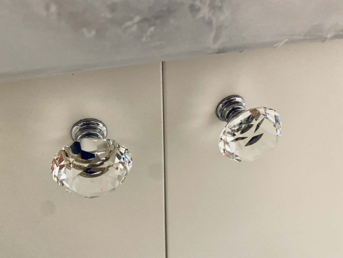 15 Stunning Diamond Crystal Drawer/Cabinet Knobs thumbnail