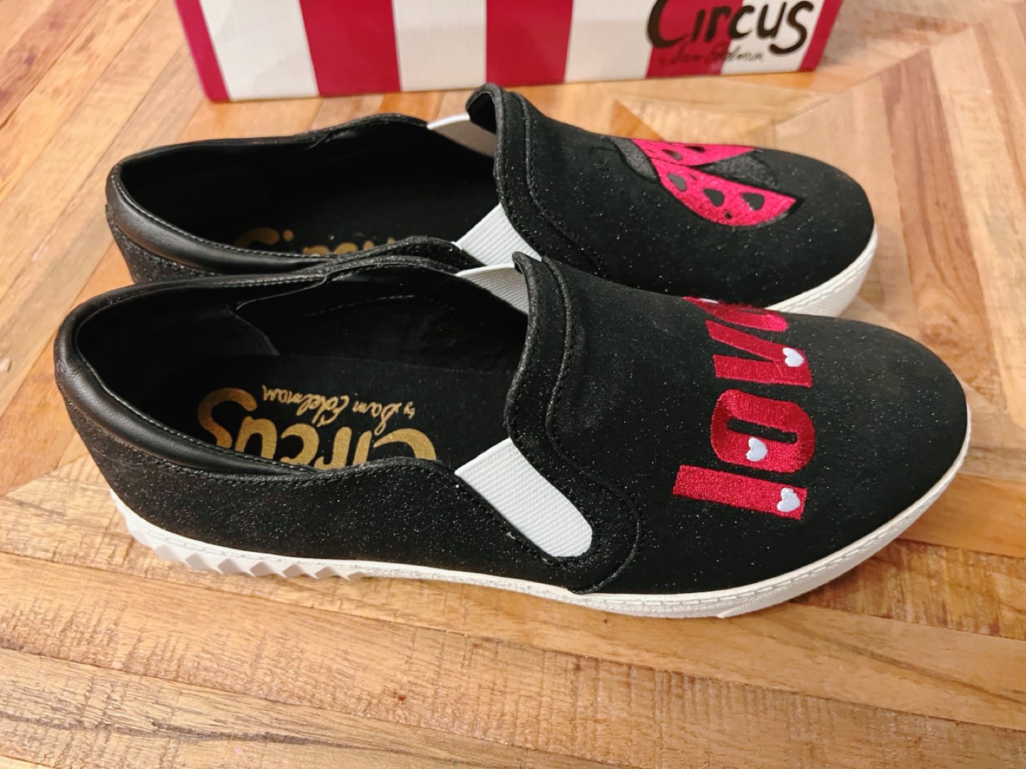 Circus by Sam Eldelman Women Slip on Senaker 7.5M Brand New image indicator(2)