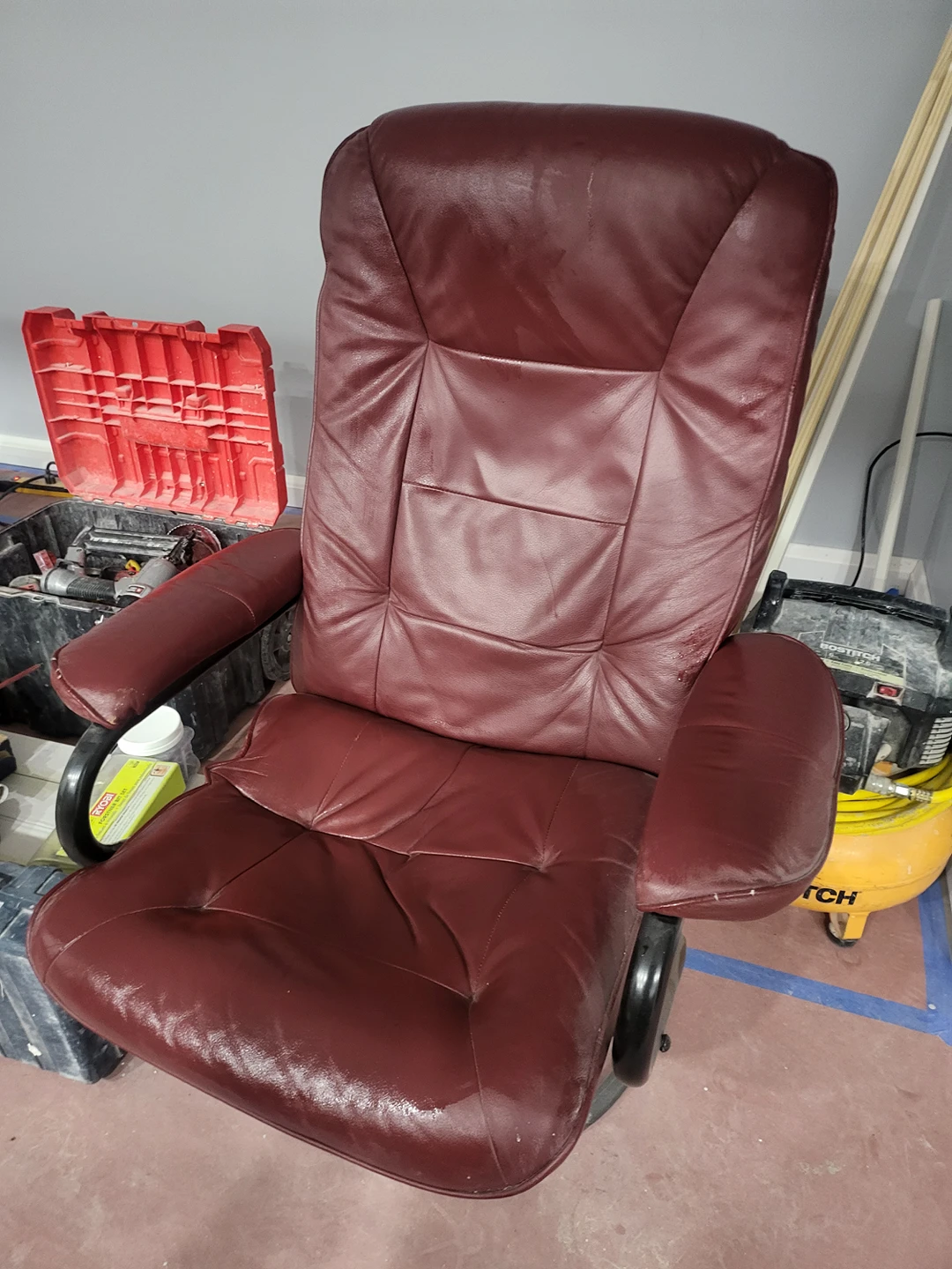 Cozy lounge chair thumbnail