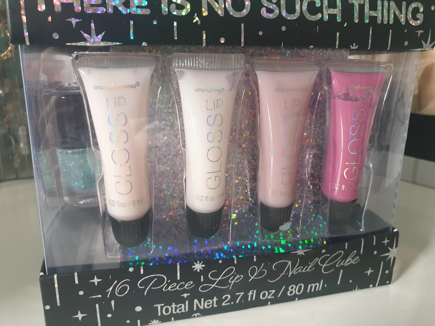 gift box lip gloss & nail polish image indicator(3)