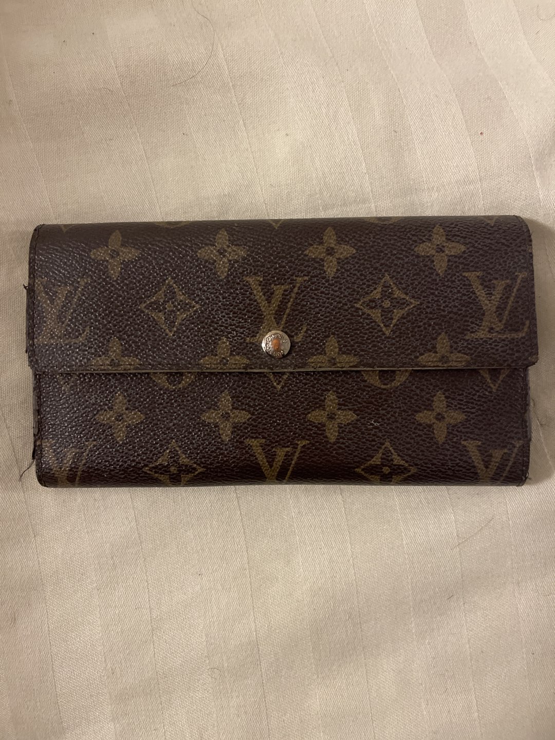 LV wallet thumbnail