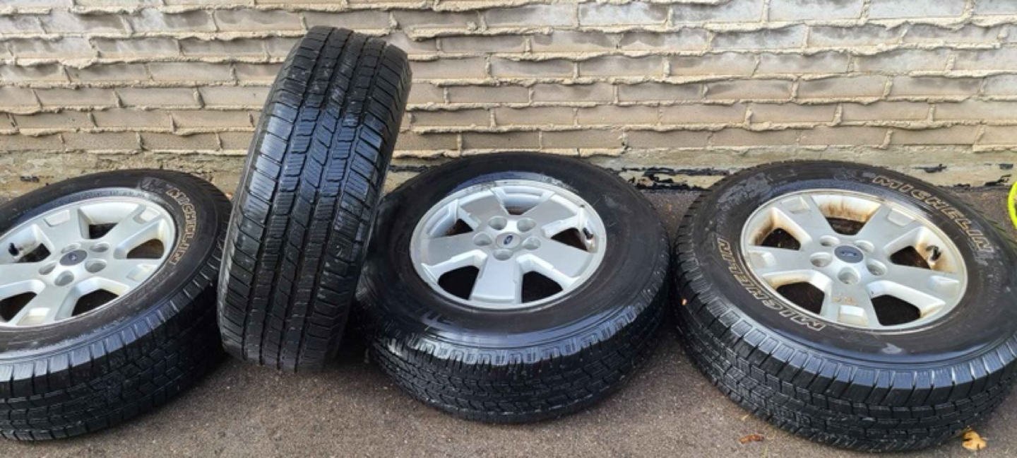 3 snow tires & 1 on factory Ford rims
235 - 70- 16 thumbnail
