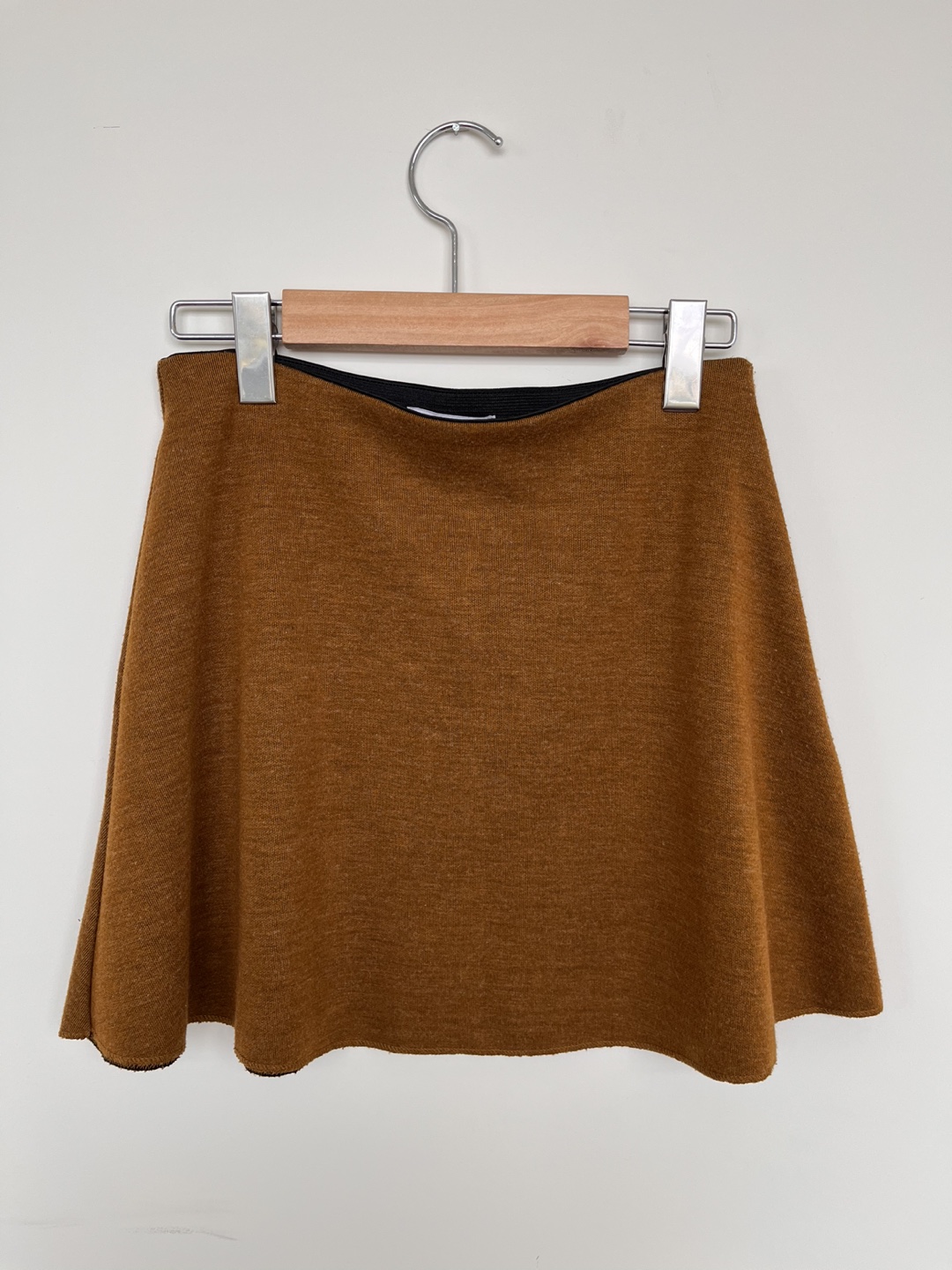 Beautiful fall skirt from Zara, in great condition thumbnail