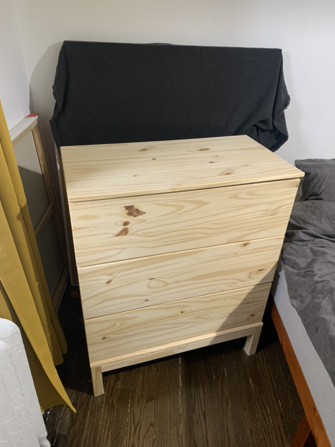 Like new TARVA 3 Drawer Chest