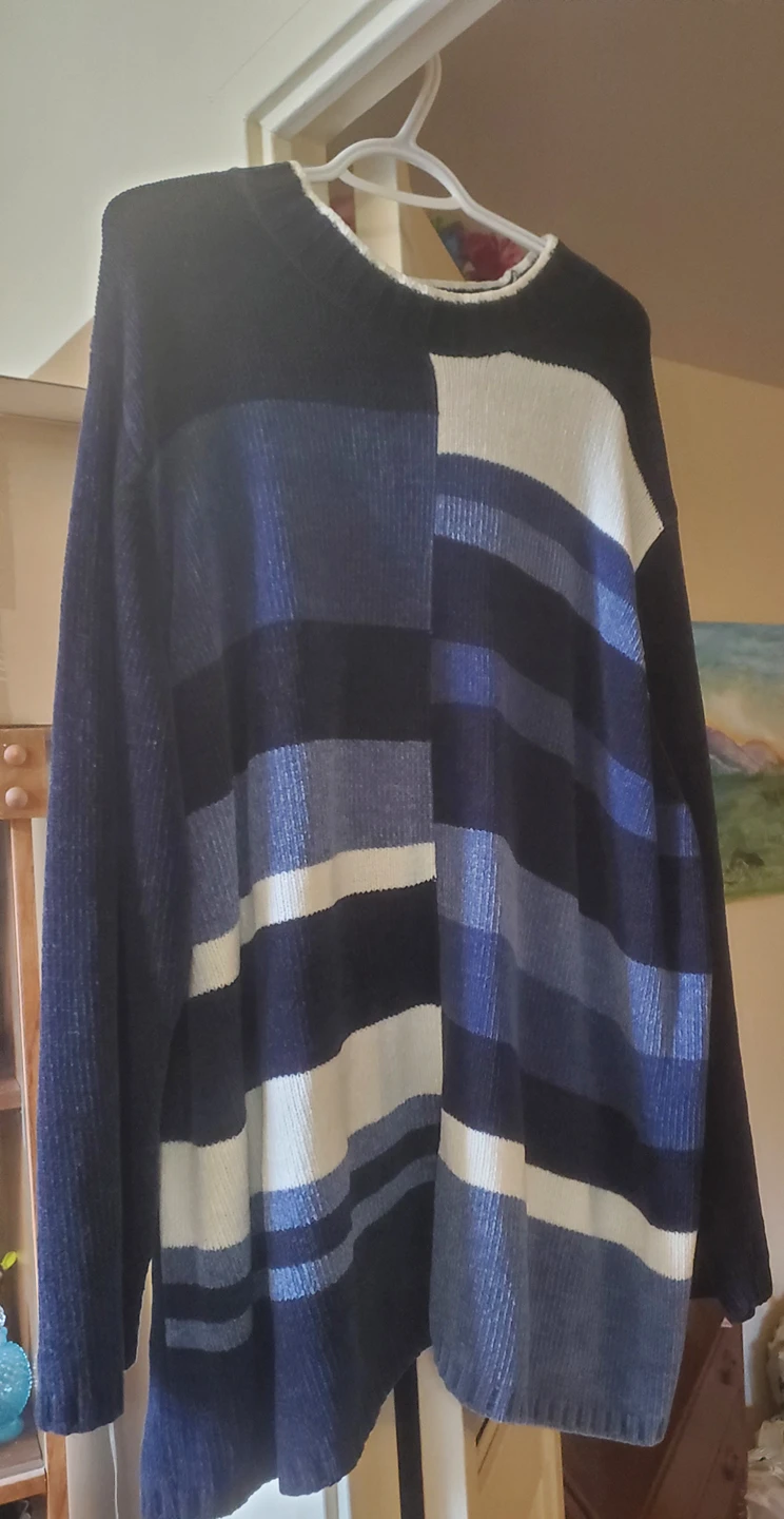 4XL blue and white sweater