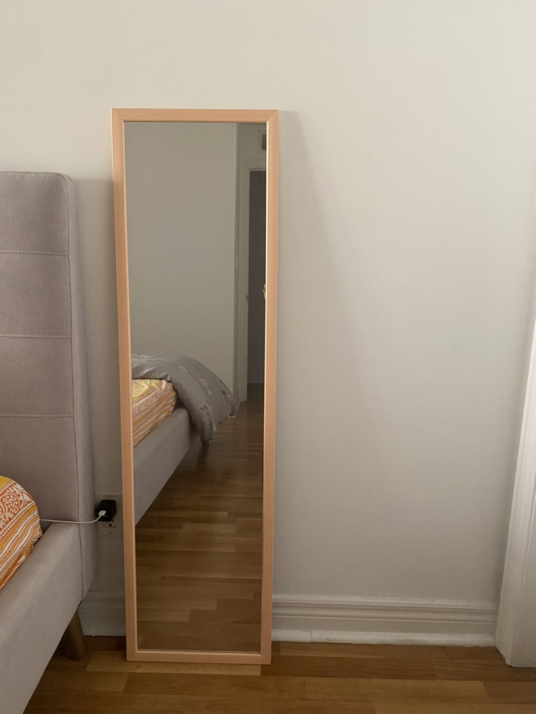 Standing mirror