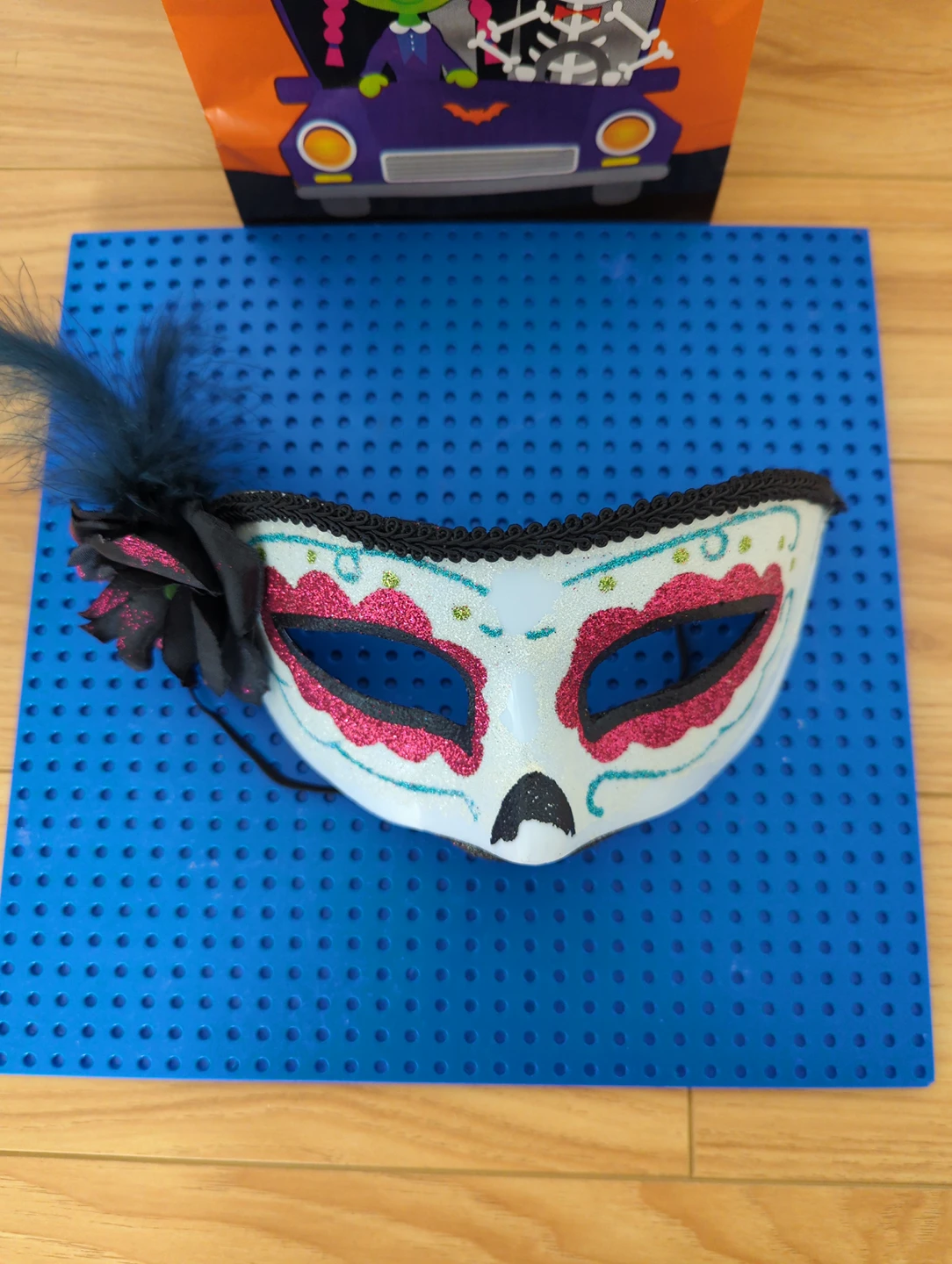 Halloween face mask #freecycle - photo 2