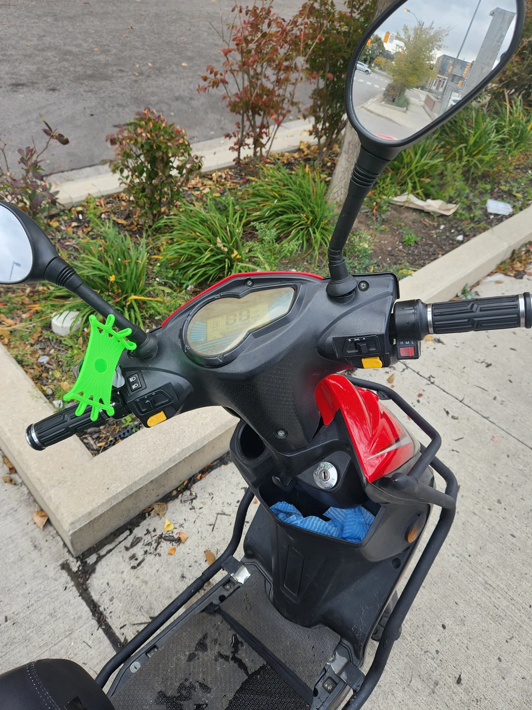 Emmo Hornet Sport E Bike/E Scooter With Lots Of Accessories - photo 2