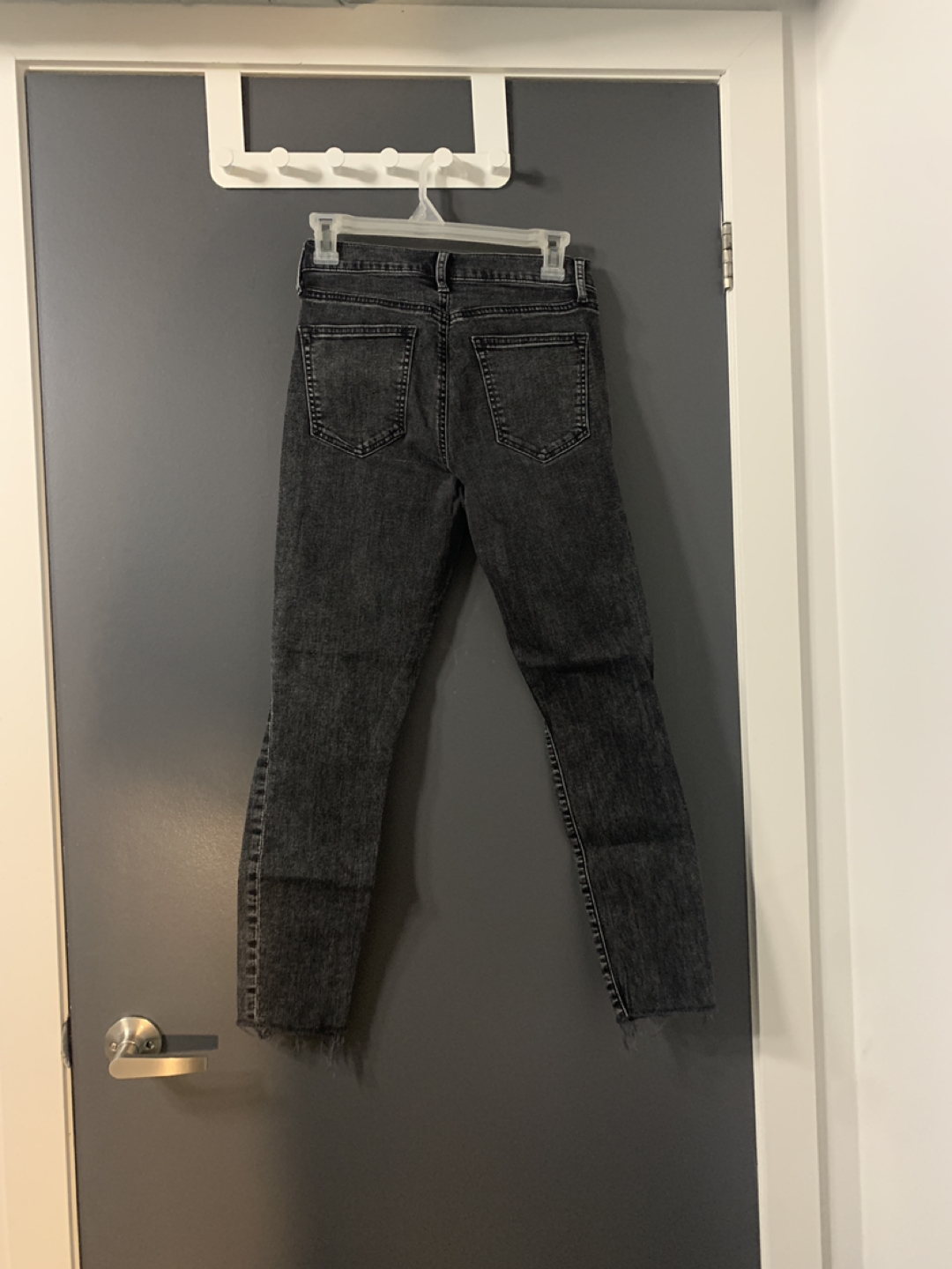 Gap Denim true skinny distressed black wash jeans size 27 - photo 2