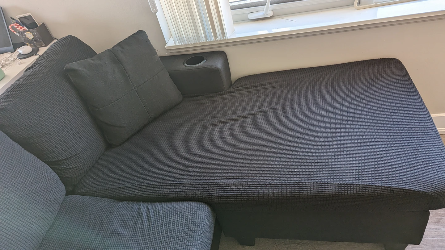 [For Oct 30] Sectional couch + 2 Cushions + 2 couch covers - photo 4