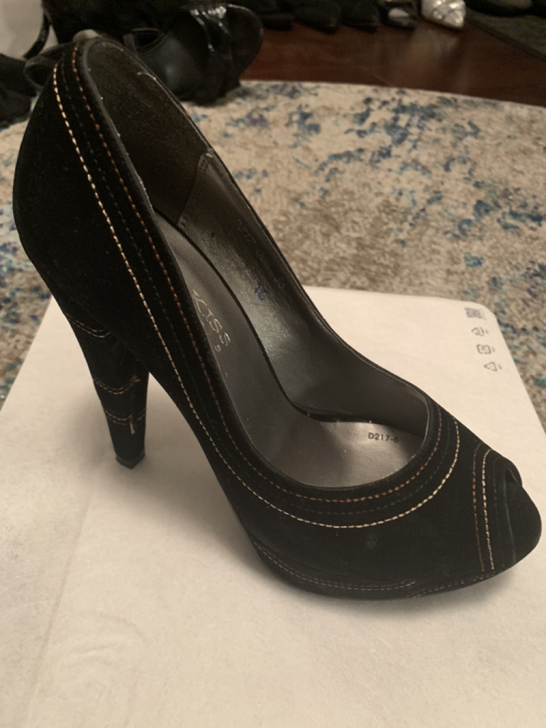 Black heels size 6 never worn image indicator(2)