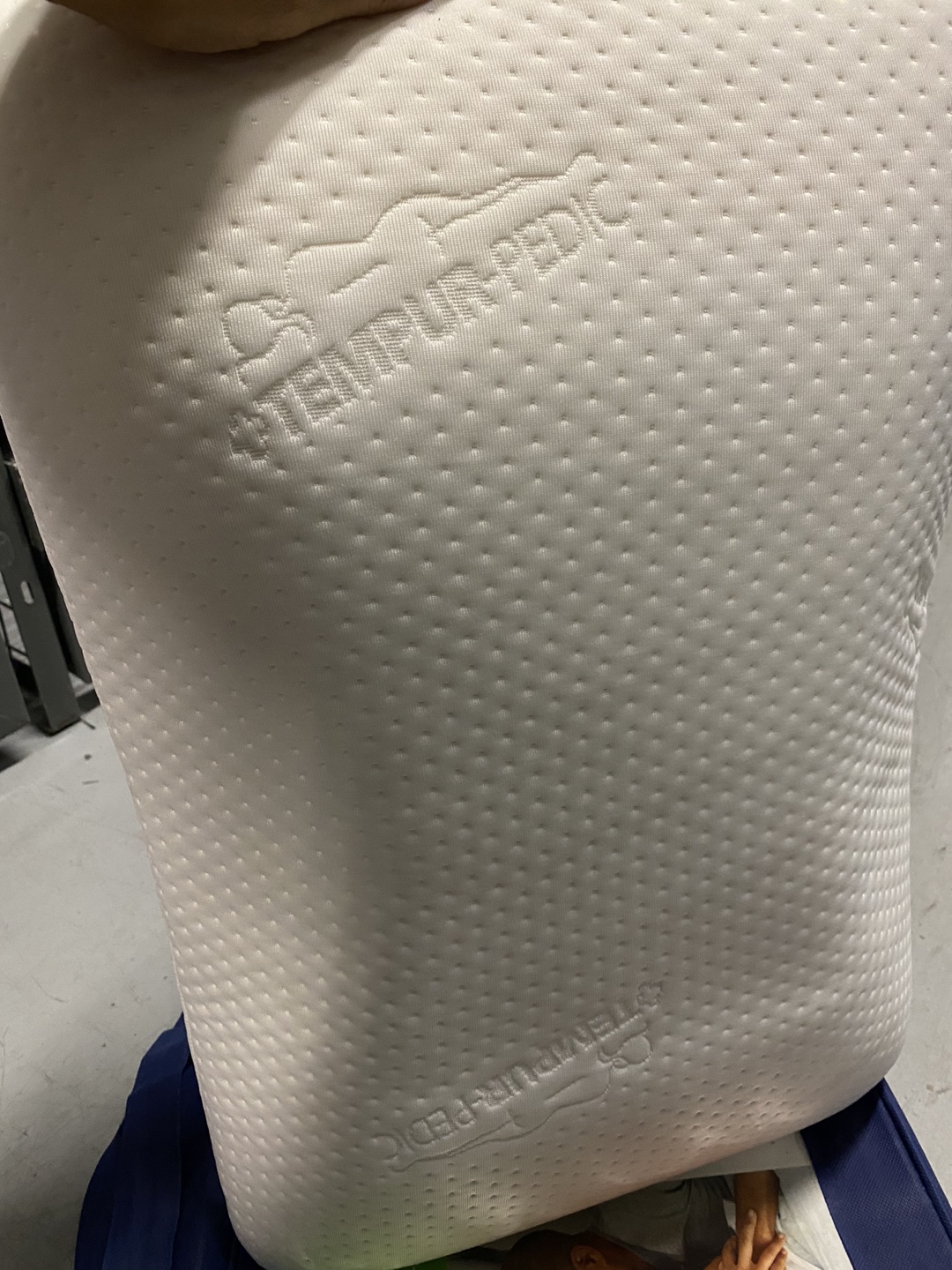 Tempurpedic pillow - photo 3