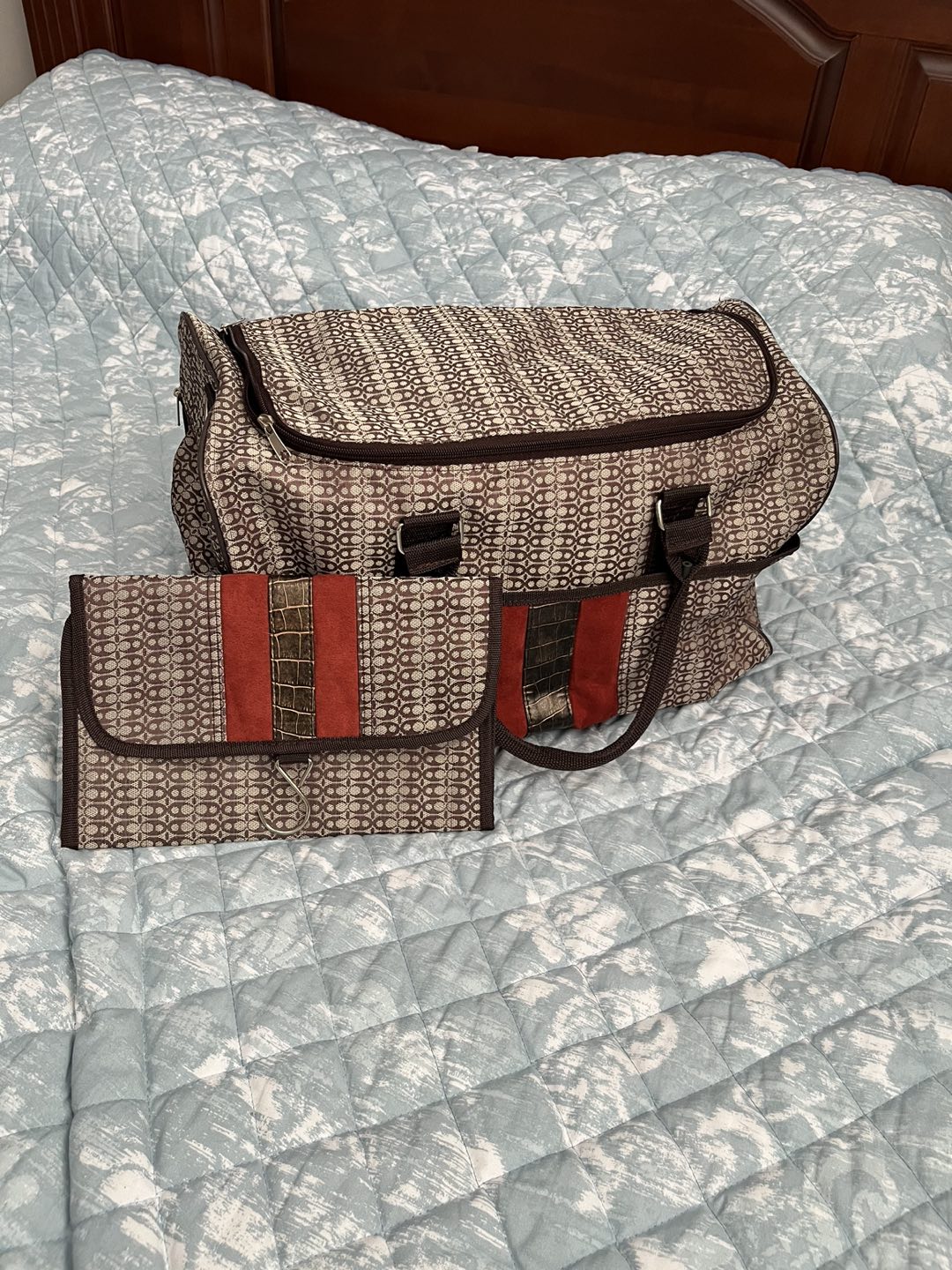 Travel bag set. Bag and Accessories carrier. thumbnail