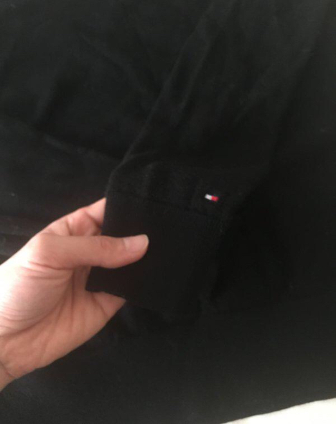 Tommy Hilfiger Black Sweater 100% Wool Size XL image indicator(4)