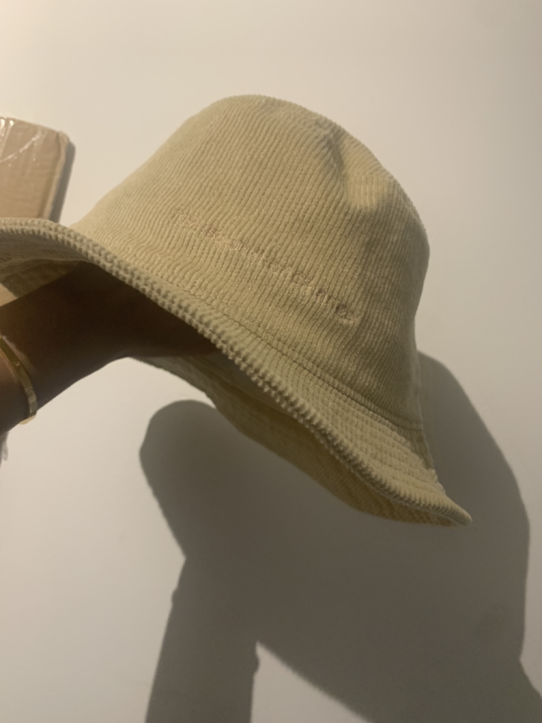 Curduoroy Day tripper bucket hat cream color (New without tags) image indicator(4)