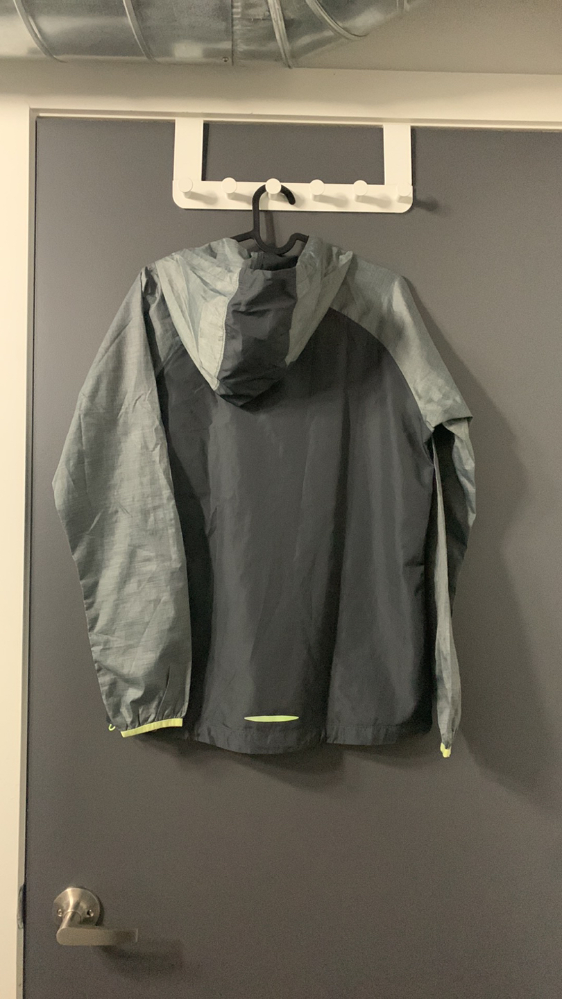 Under Armour women’s jacket XS image indicator(4)