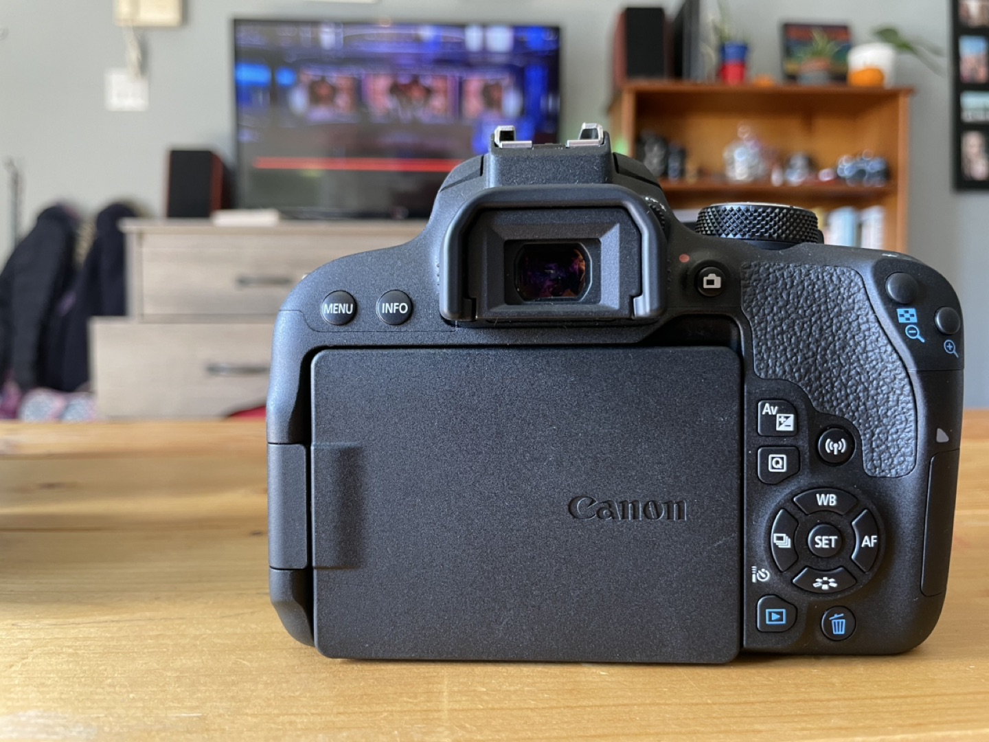 Canon T7 and T7i camera