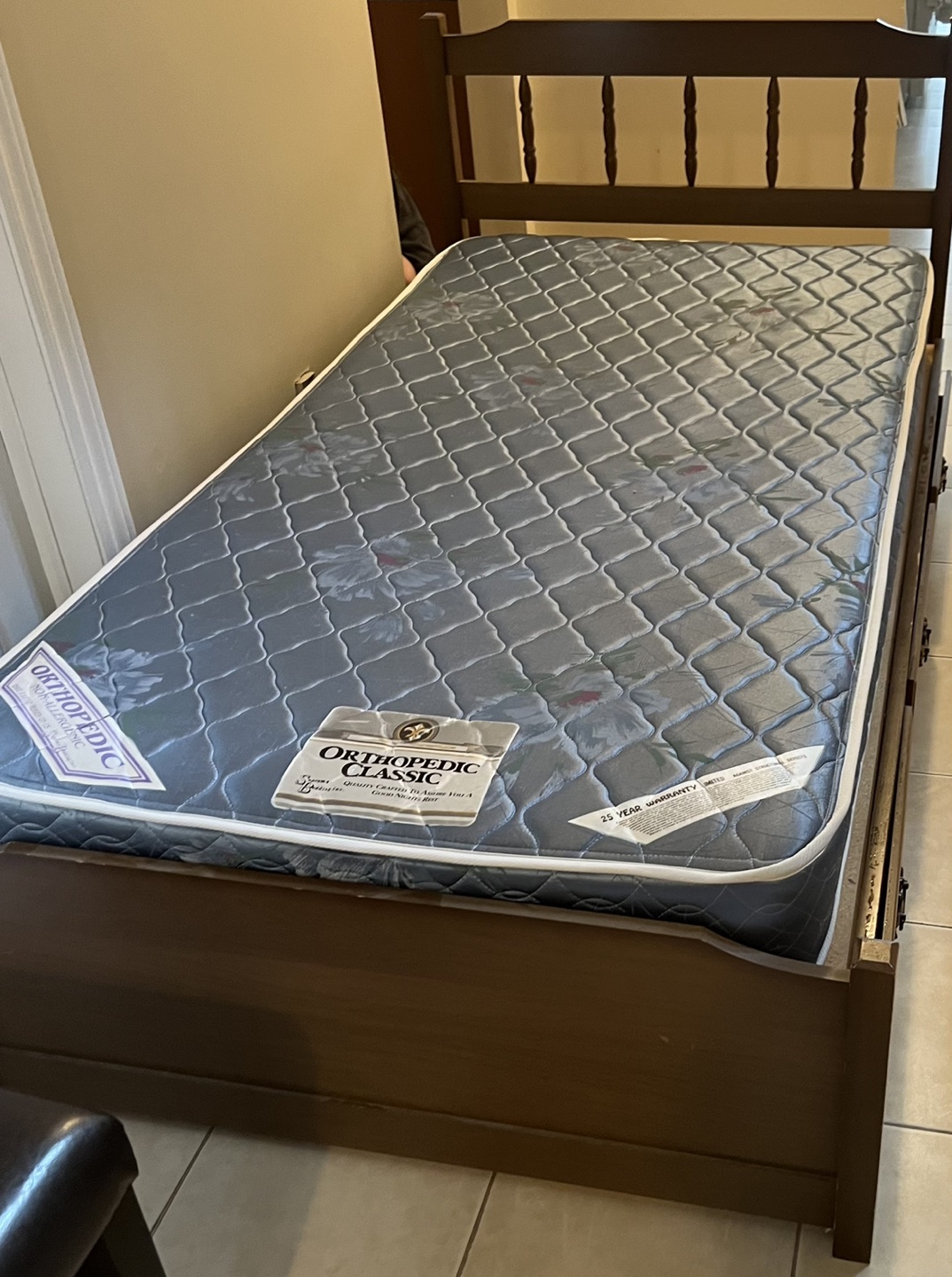 Twin Bed with 3 pull drawers + mattress - photo 2