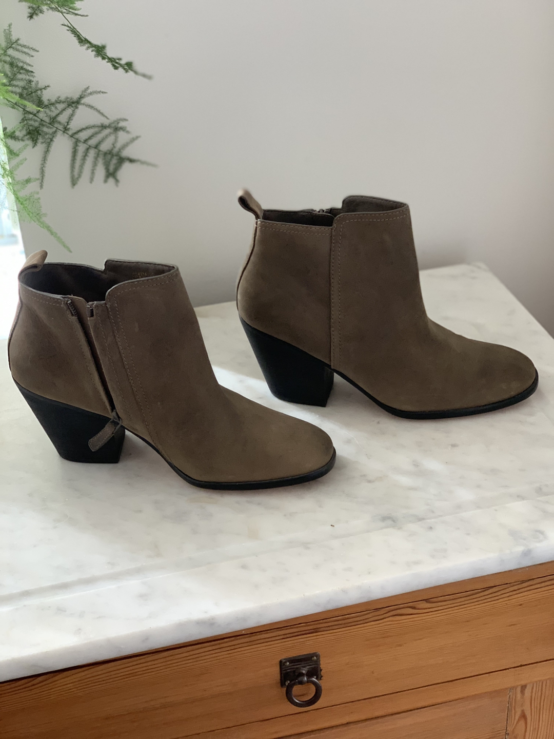 Cole Hann Chesney boots. Near perfect. Size 9B thumbnail