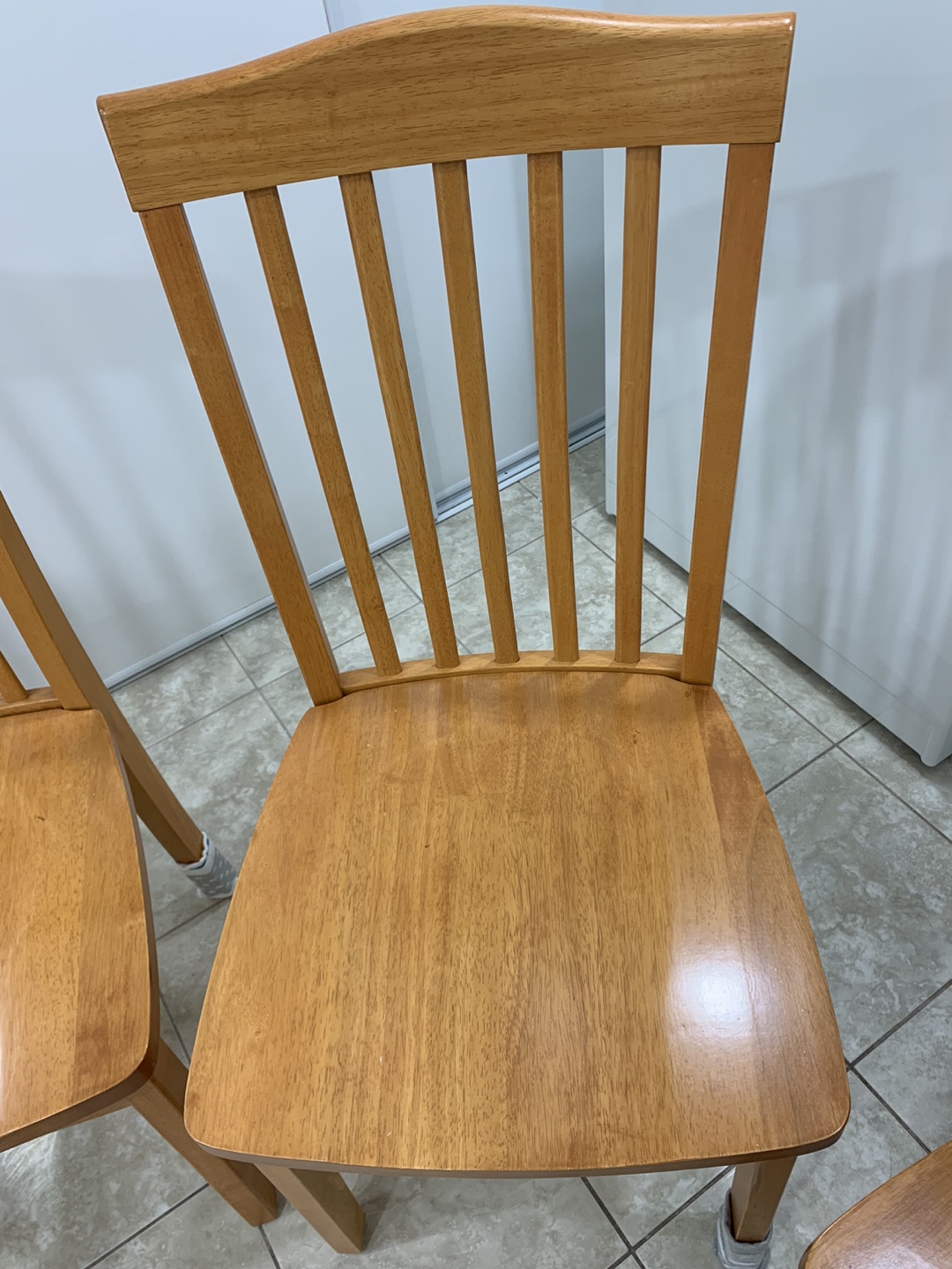 4 chairs in solid oak . $ 390 - photo 3