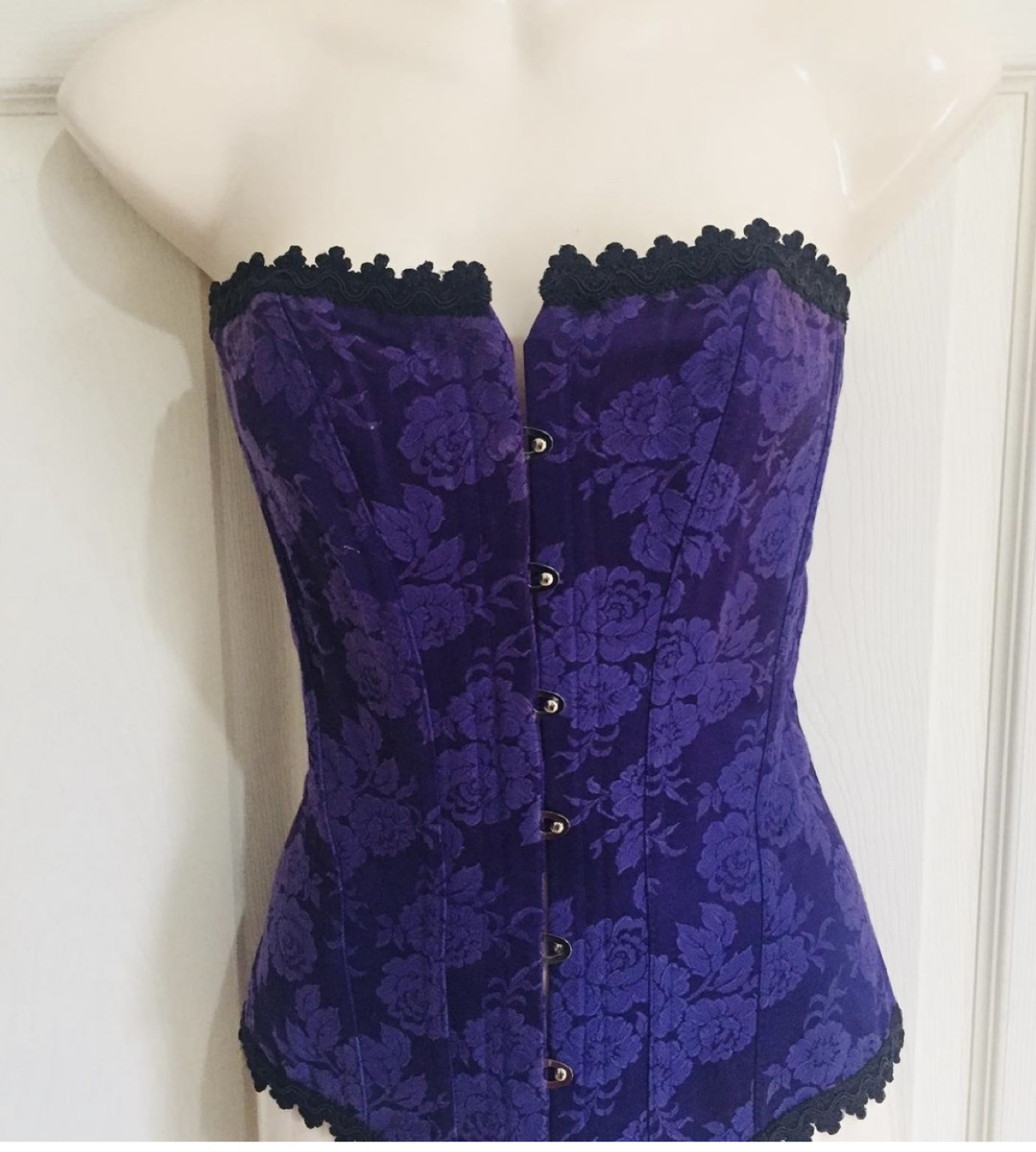 Elegant corset with fish bone wire.